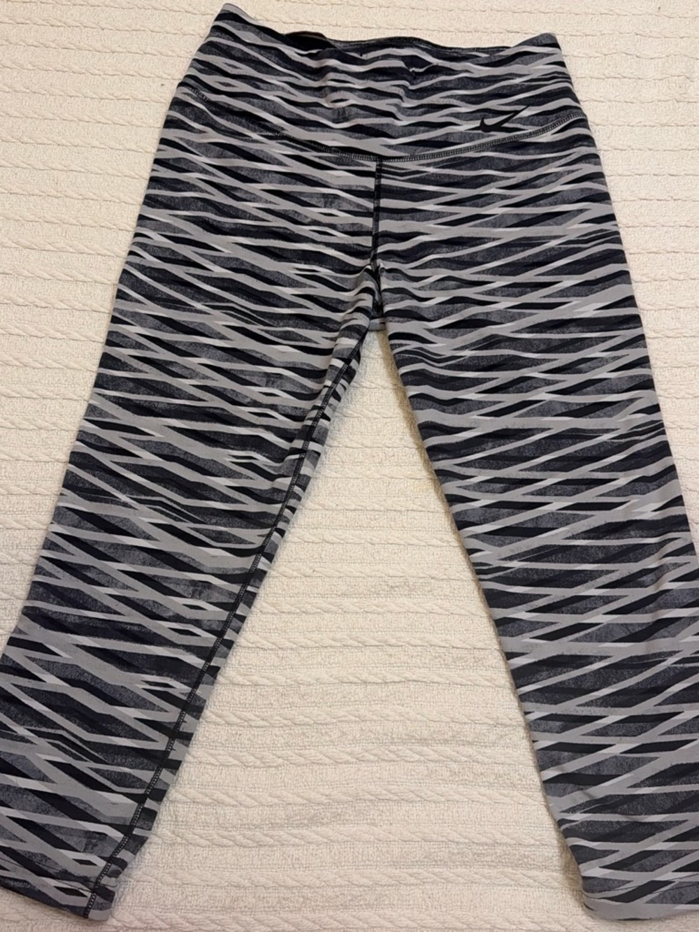 Nike Gray & Black Zigzag Active Leggings For Women